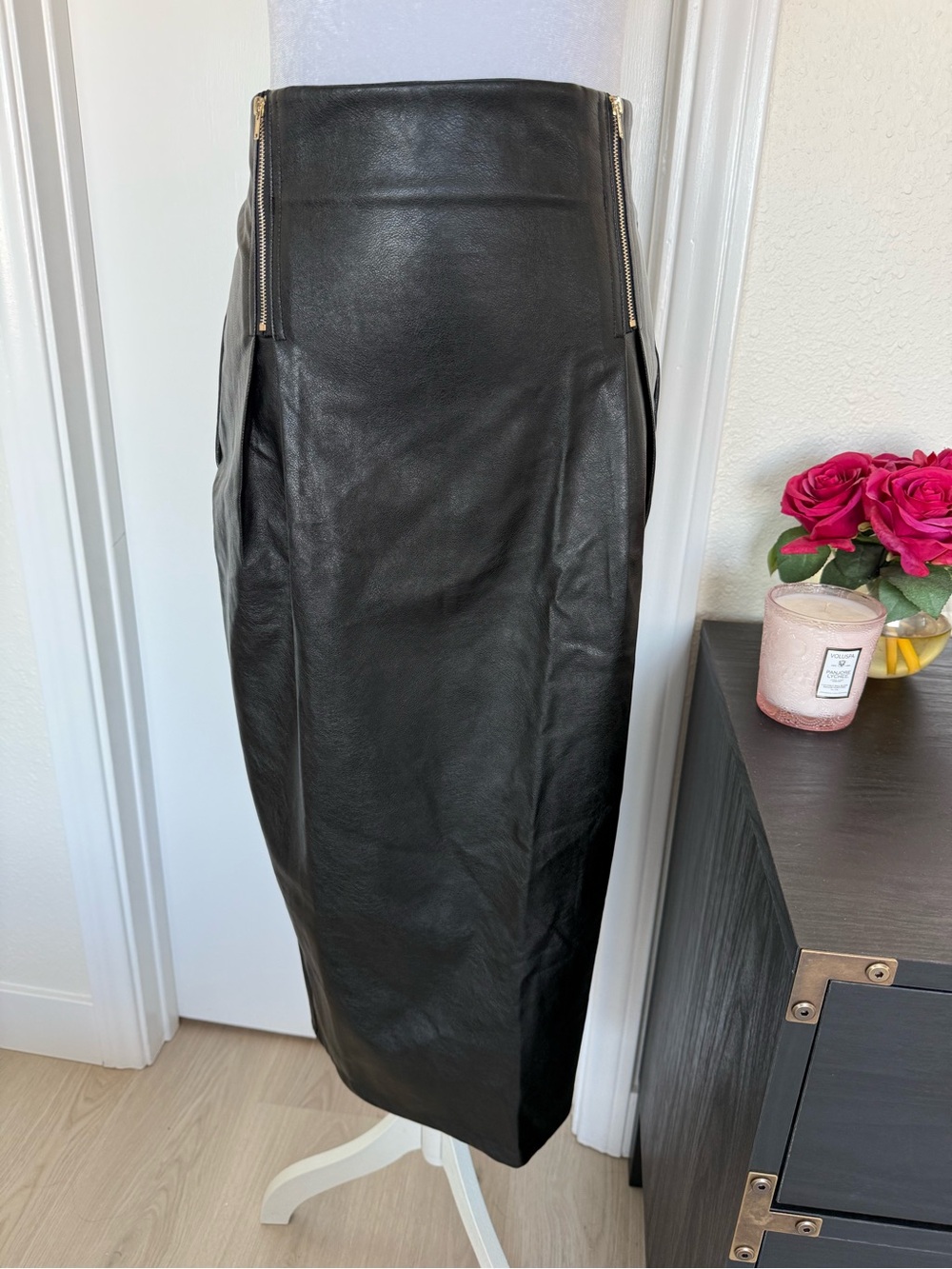 Micas Black Faux Leather High-Waist Midi Skirt NWT SZ Sm - Picture 2 of 10